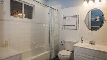 Combined shower/tub, towels, soap, toilet paper