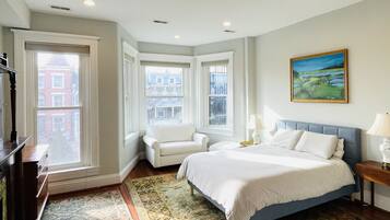 5 bedrooms, desk, iron/ironing board, travel cot