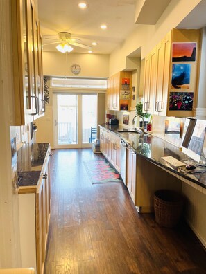 Fridge, microwave, oven, stovetop -  Large 5 Bedroom Townhome 1.6 miles to White House.   Near Metro and bus lines (Washington)