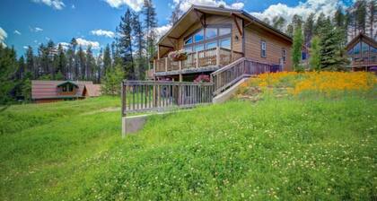 Kaunis lomamökki vuoristomaisemilla, Glacier National Park, Ada Accesible