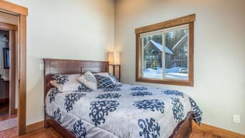 3 bedrooms, iron/ironing board, travel cot, WiFi