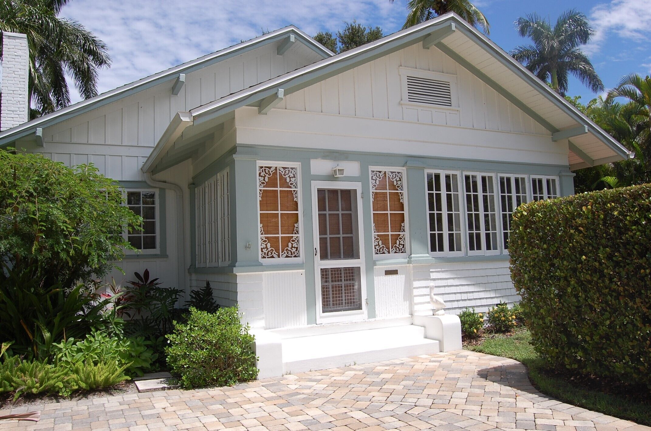 Historic cottage, Beach block near Pier shops and restaurants 