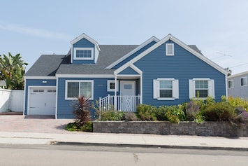 3-bedroom house with parking for 2 cars. 2 blocks to beach, shops & restaurants