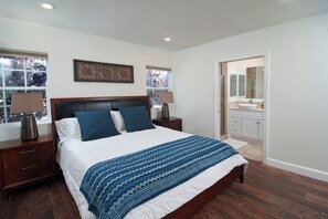 3 habitaciones, tabla de planchar con plancha y cuna de viaje 