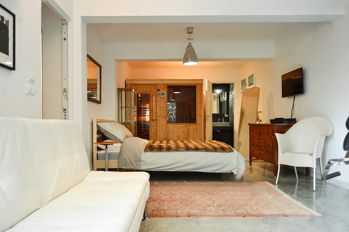 Deluxe Double Room | Down duvets, desk, free WiFi, bed sheets
