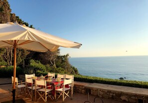 屋外ダイニングエリア