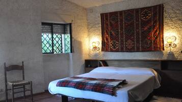 4 室のベッドルーム、セーフティボックス (室内)、アイロン / アイロン台、旅行用ベビーベッド