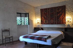 4 室のベッドルーム、セーフティボックス (室内)、アイロン / アイロン台、旅行用ベビーベッド