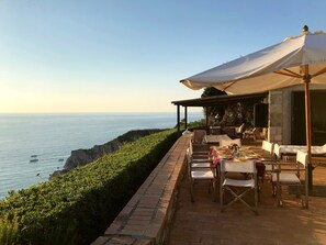 屋外ダイニングエリア