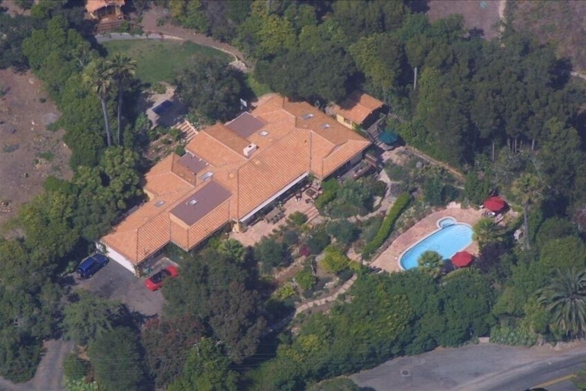 Montecito estate. Ocean/island views,pool,central, Biltmore elegance.