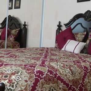 4 bedrooms, iron/ironing board, free WiFi, bed sheets