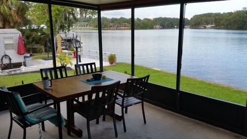 Homosassa Riverfront Retreat - Relax & Enjoy!