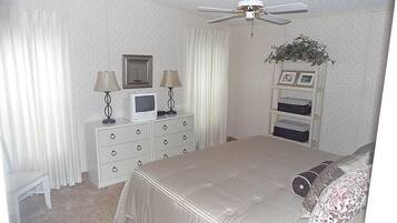 3 slaapkamers, een strijkplank/strijkijzer, gratis wifi, beddengoed