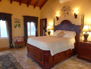 4 Schlafzimmer, Zimmersafe, Schreibtisch, Bügeleisen/Bügelbrett