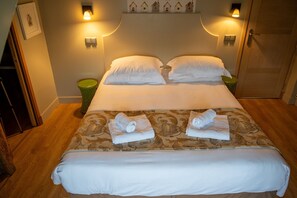 1 habitaci ón, tabla de planchar con plancha, wifi y ropa de cama 