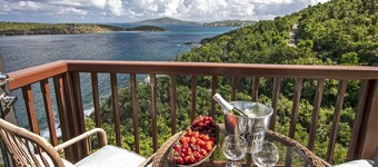 Pelican Villas Camino, aislada Waterfront Estate, con impresionantes Vistas Island.