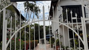 A gated entrance with a sign reading 'Suites Flamingos.'