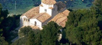 Villa with pool immersed in Le Marche hills: large garden, Jacuzzi+sauna & other