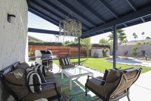 Terrace/patio - Relaxation, Mountain Views, ECO upgrades, Design, Saltwater Pool/Spa! (Palm Springs)