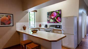 Cottage | Private kitchen | Full-size fridge, microwave, oven, stovetop