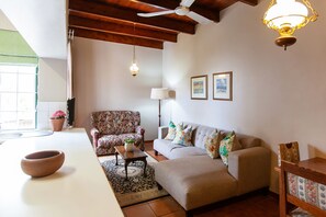 Cottage (Oak 7) | Living area | 32-inch flat-screen TV with satellite channels, TV - The Habit Self Catering (Worcester)