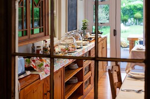 每日供应全套早餐（每人 ZAR 150.00）