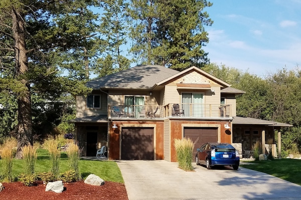 Relaxing River Retreat on the Flathead River walking path in Cedar Pointe Loop