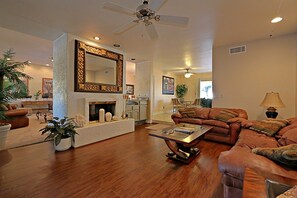 TV, fireplace, DVD player, stereo - 3000sf Golf Course Home - Huge Pool Great Location! (scottsdale)