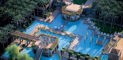 3000sf Golf Course Home - Huge Pool Great Location!