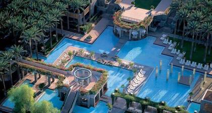 3000sf Golf Course Home - Huge Pool Great Location!