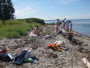 Guests can enjoy a beachside gathering with access to the ocean.