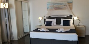 3 bedrooms, desk, iron/ironing board, free WiFi