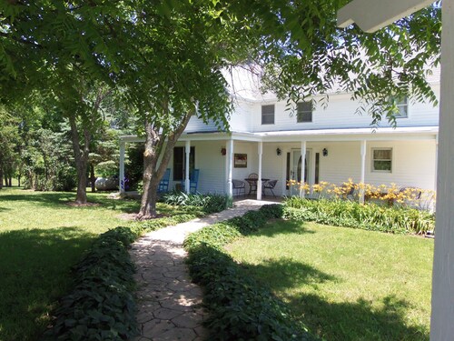 Far West House: Kaunis vuosisadan käännös maalaistalosta, täysin mallinnettu.