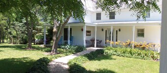 Far West House: Beautiful turn of the Century Farmhouse, totally re-modeled.