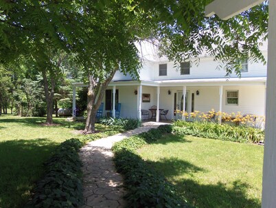 Far West House: Beautiful turn of the Century Farmhouse, totally re-modeled.
