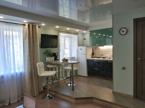 Executive Apartment, 1 Double Bed with Sofa bed, Non Smoking | Private kitchen - Apartment on Oktyabrya 43 (Yaroslavl)