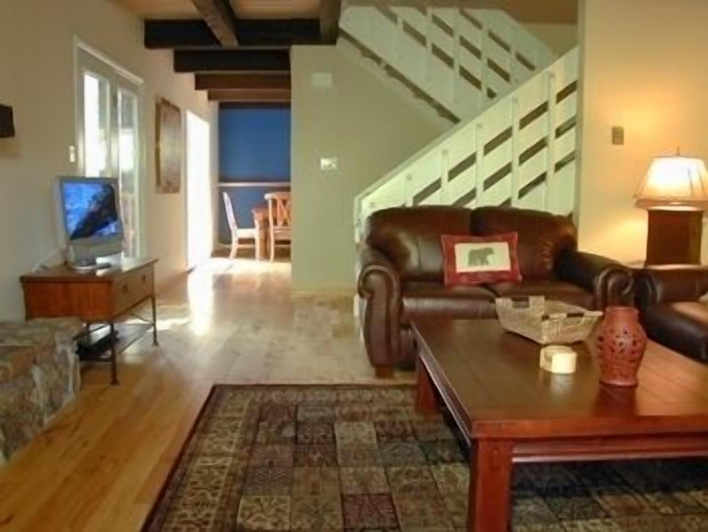 Fabulous Vail Townhome - Steps from the free Town of Vail bus