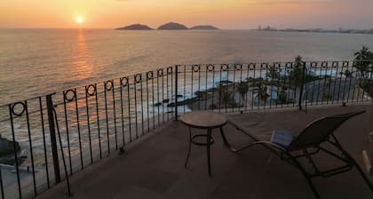 Stunning oceanfront view with rare view of famous
cliff divers.