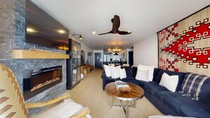 TV, fireplace, ping pong, stereo