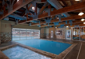 Piscine couverte, piscine extérieure
