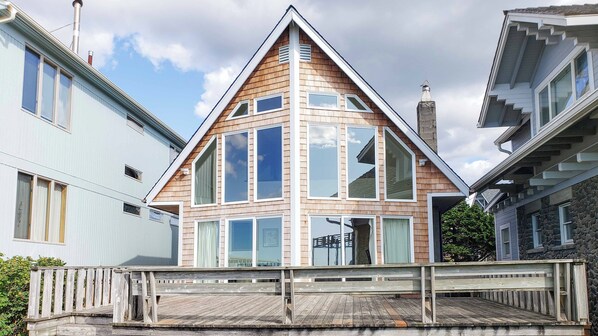 Exterior - OCEAN FRONT: THE ANNEX: Seaside Vacation Homes, Inc Managed (Seaside)