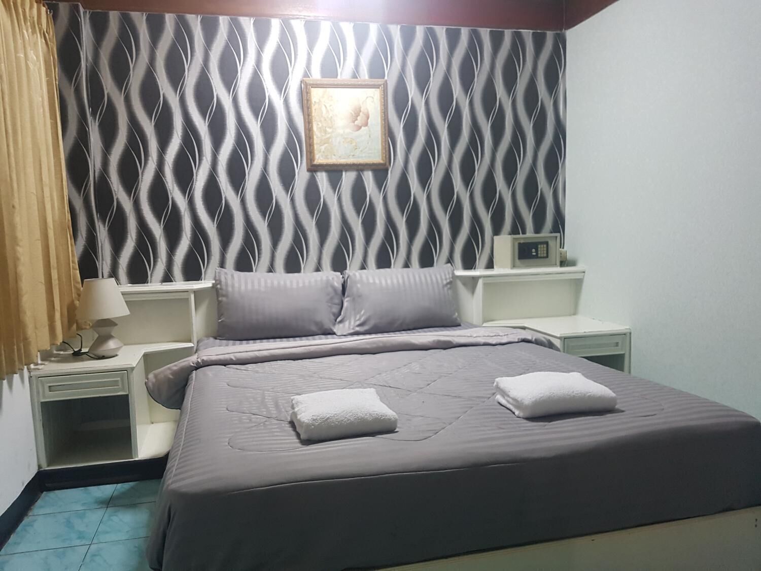 In-room safe, desk, free WiFi, bed sheets