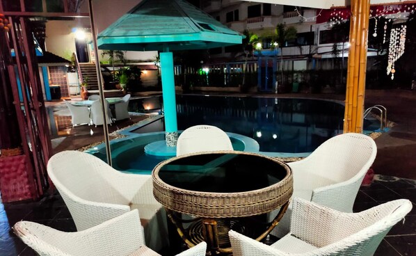 Lobby sitting area - Marine Paradise (Pattaya)