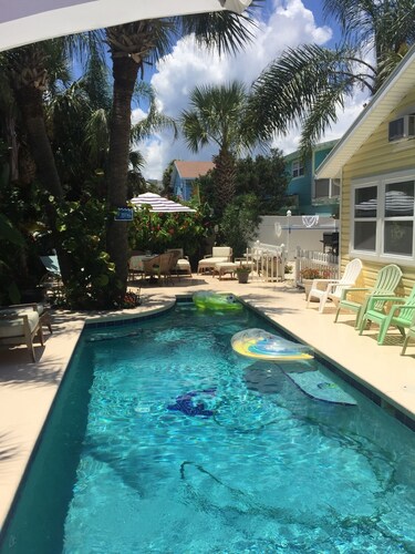 BAREFOOTIN' OCEANVIEW DUPLEX WITH HEATED POOL Unit B