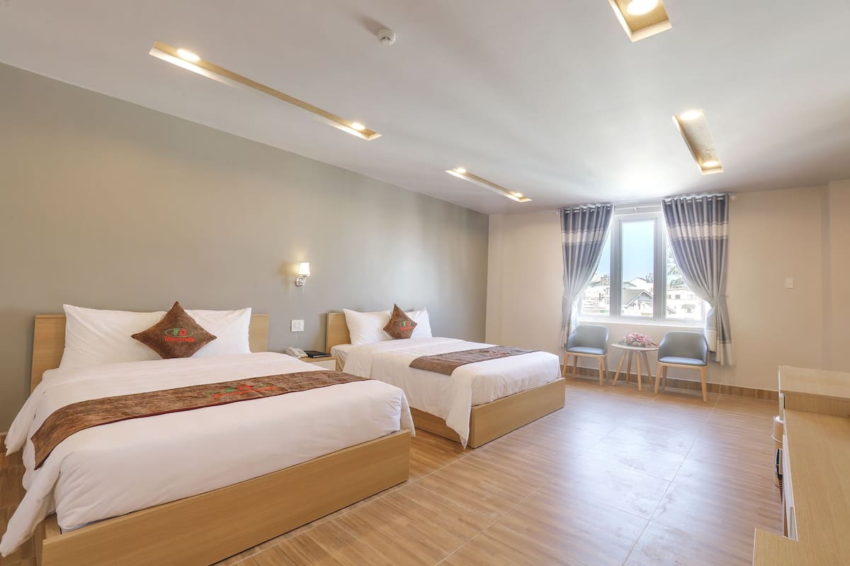 In-room safe, desk, rollaway beds (surcharge)