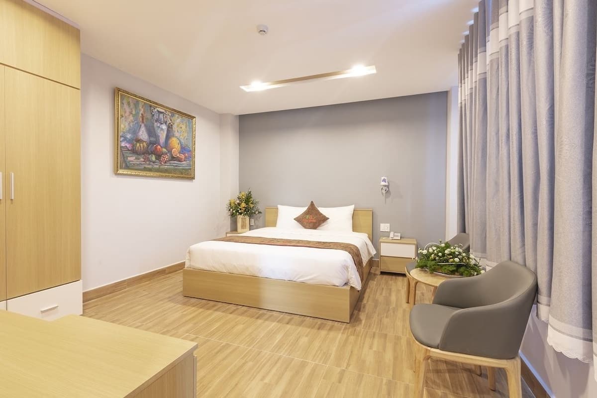 Deluxe Room | In-room safe, desk, rollaway beds (surcharge)