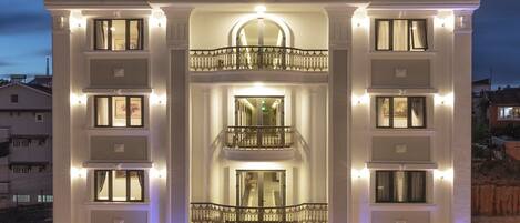 Fachada del alojamiento - Noche