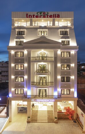 Front of property – evening/night - Interstella Hotel (Da Lat)