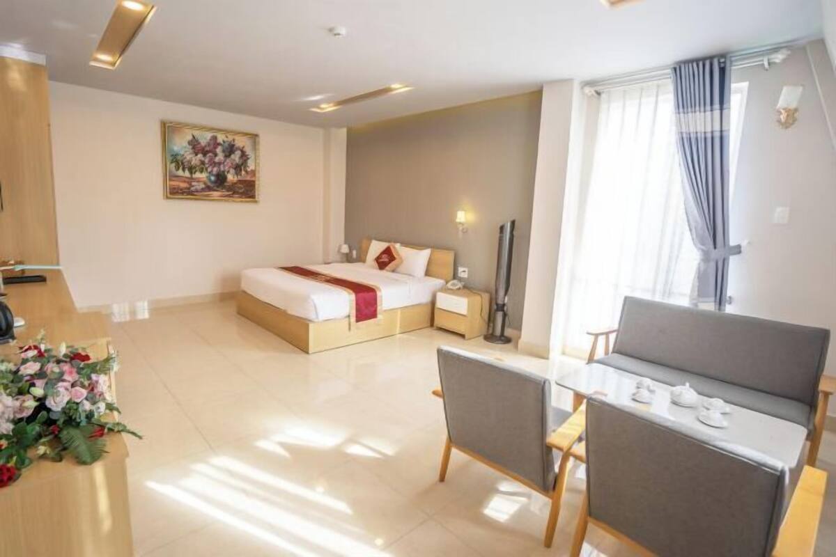 In-room safe, desk, rollaway beds