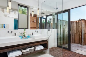 Shower, hair dryer - Brise De Mer 2 BR Villa - Beachfront (Long Bay)